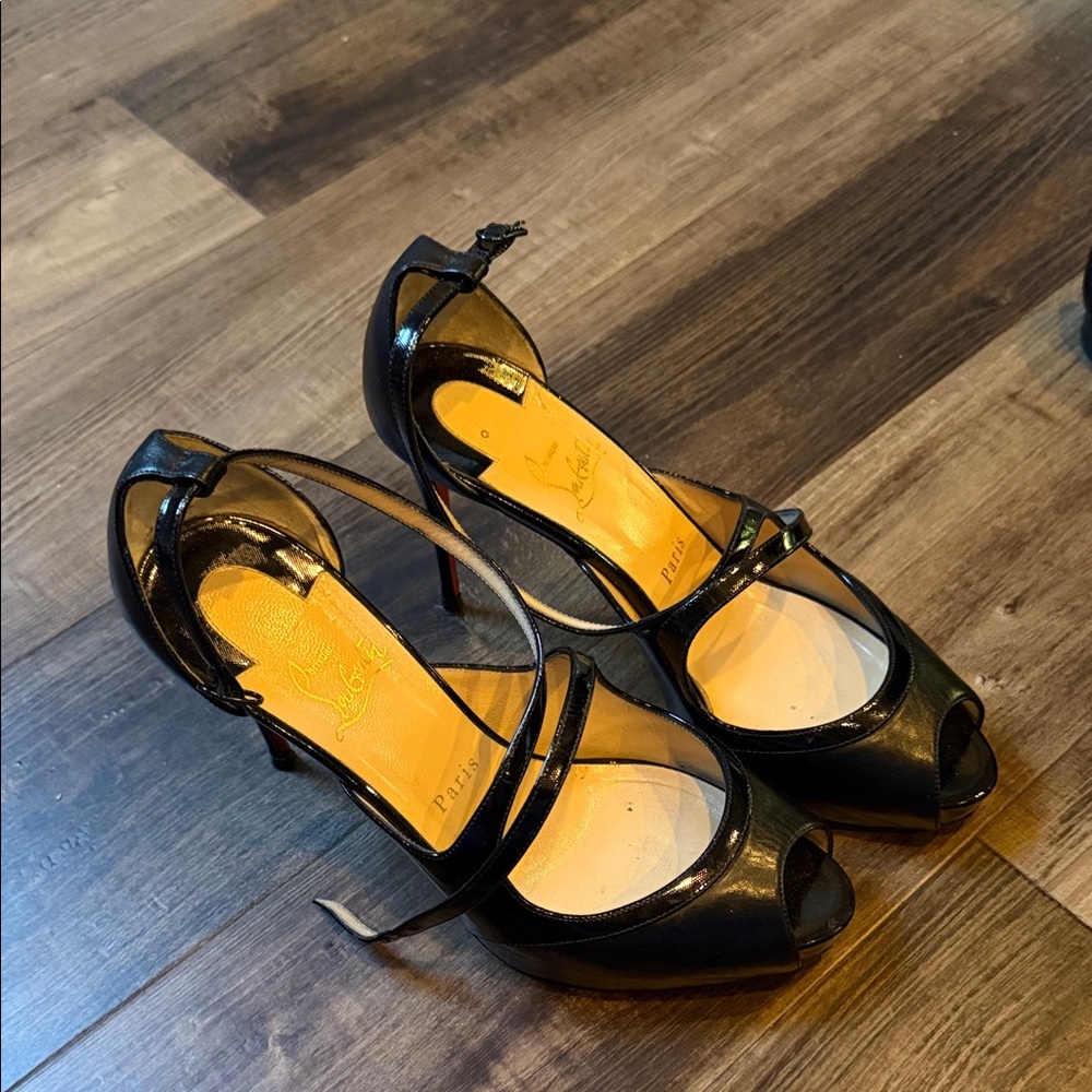 Christian Louboutin Black Strappy Peep-Toe Heels size 39 700$